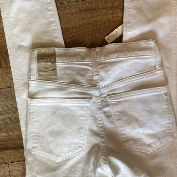Madewell 10" High-Rise Skinny Jeans in Pure White - Picture 9 of 9